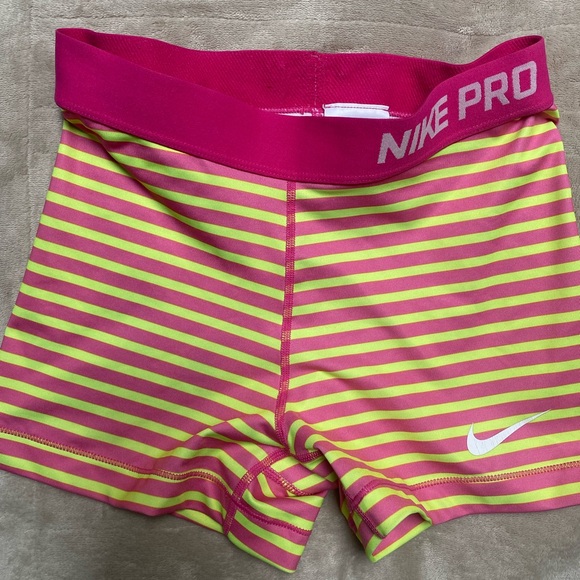 Nike Pants - Women’s Nike Pro running shorts M